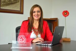 Lee más sobre el artículo María del Carmen Vergara Quintero, una de las cinco mujeres de Colombia líderes en la gestión de investigación